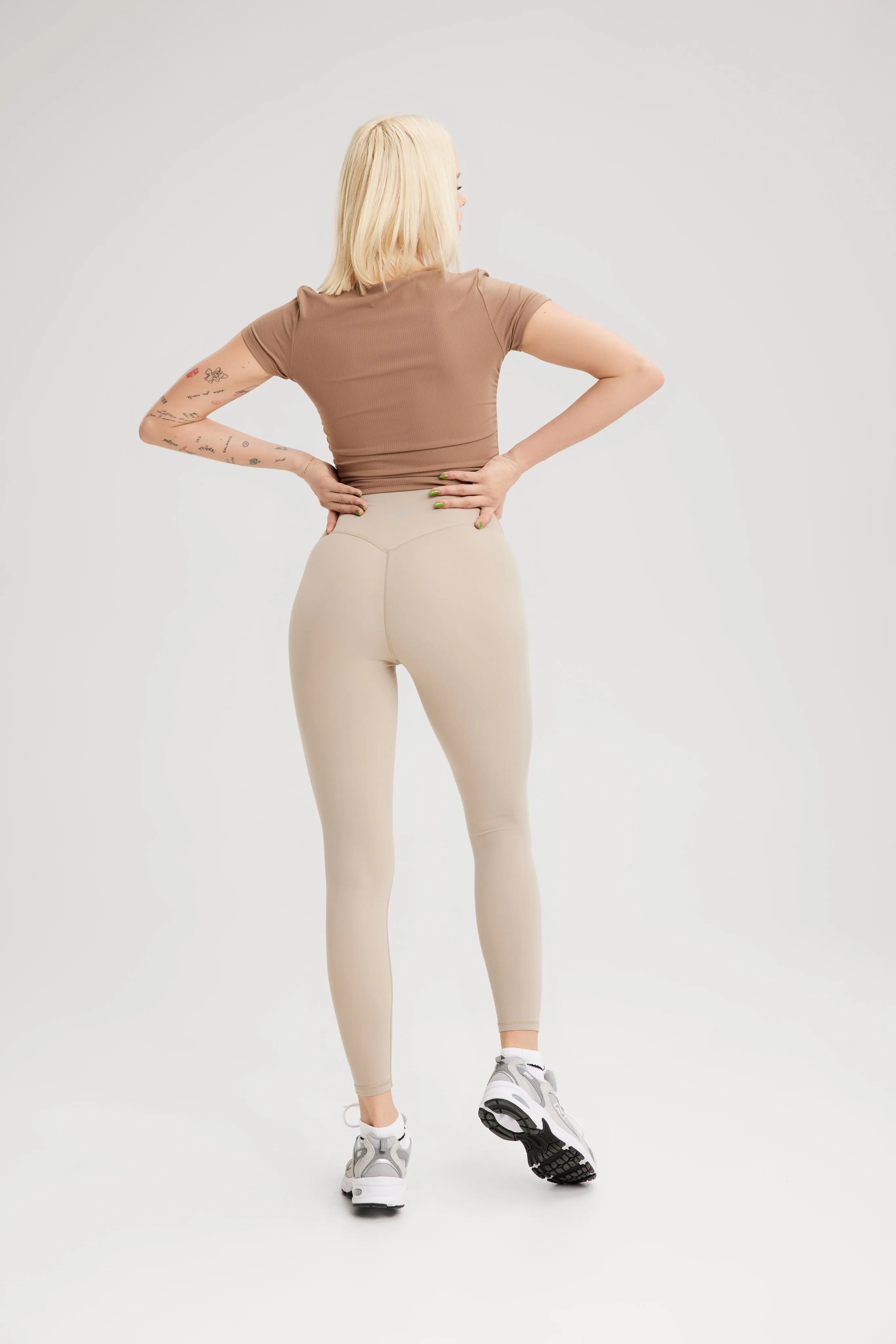 EKJ Essential Seamless Contour Leggings in Mocha Nude