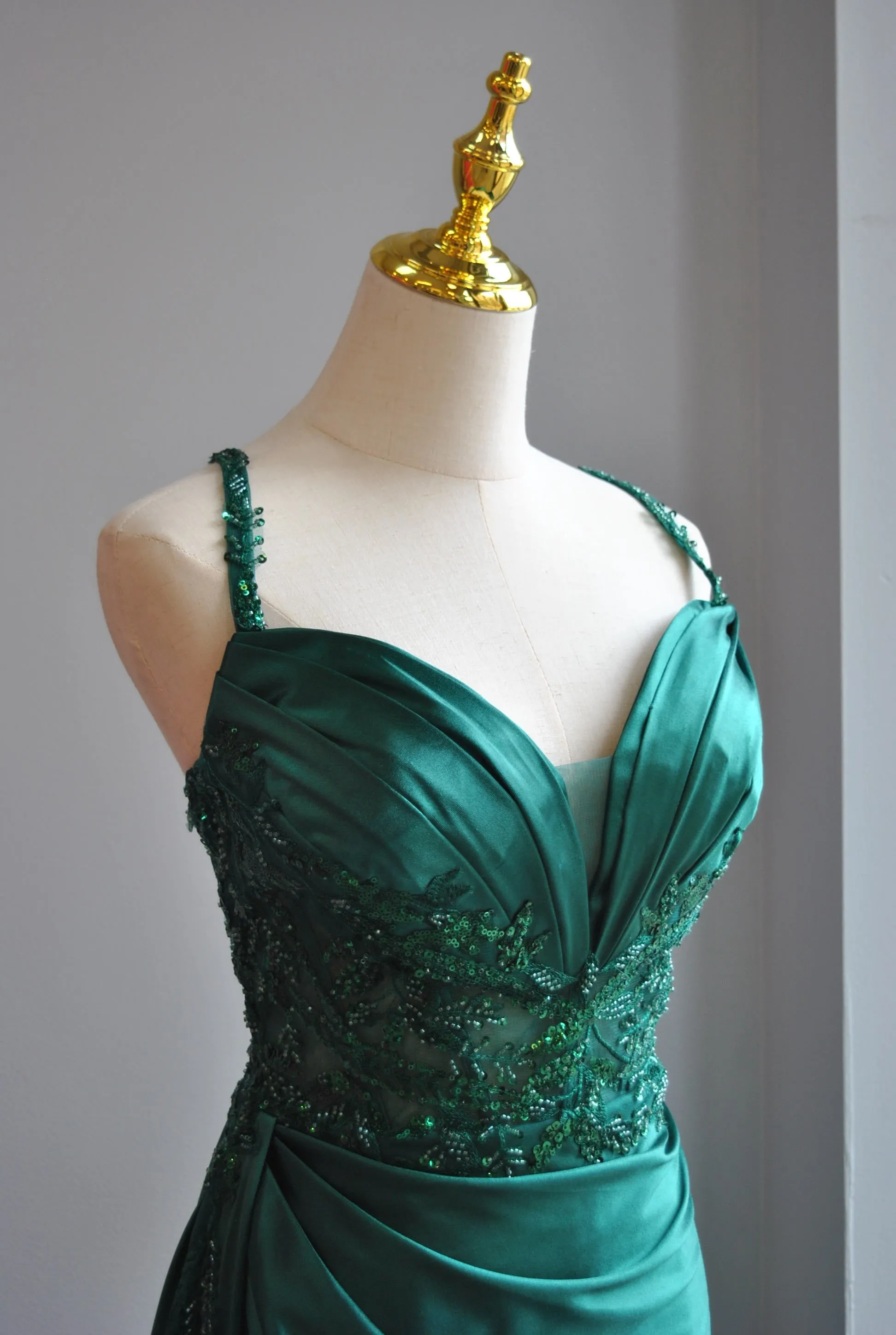 EMERALD GREEN LONG EVENING GOWN